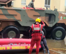 Bombeiros do Paraná em ação no Rio Grande do Sul em 2024.