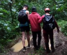 Dois jovens que haviam se perdido em uma trilha em Campina Grande do Sul foram encontrados pelo CBMPR.