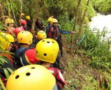 Bombeiros dão dicas para fazer trilhas em segurança.