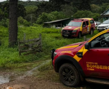 Corpo de Bombeiros em ação na cidade de General Carneiro: menina de 2 anos que estava desaparecida foi encontrada nesta sexta-feira (8).