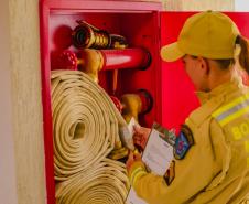 Bombeiros orientam a população sobre emergências em casas noturnas, cinemas e teatros