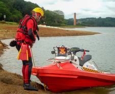 Inéditas no Brasil: Bombeiros passam a ter motoaquáticas de resgate em cenários extremos