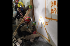 Bombeiros do Paraná passam por treinamento para a força-tarefa para resposta em desastres.