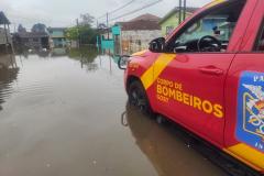 Corpo de Bombeiros atuou durante as enchentes em União da Vitória, em 2023.
