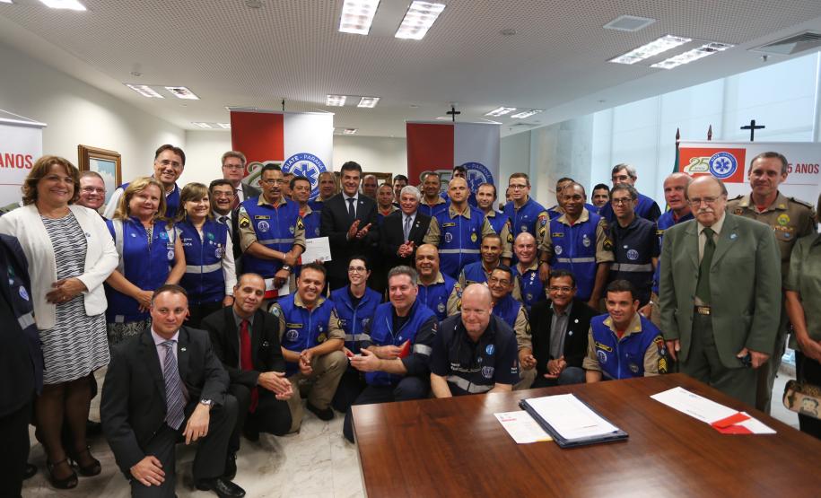 Beto Richa homenageia profissionais do SIATE