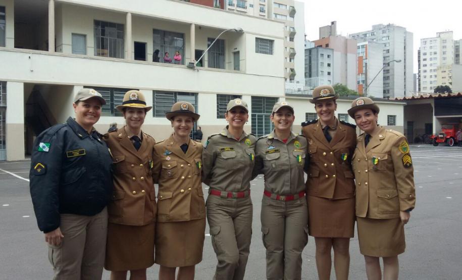 Dia Nacional do Bombeiro é comemorado com homenagens e entrega de medalhas em Curitiba Dia Nacional do Bombeiro é comemorado com homenagens e entrega de medalhas em Curitiba