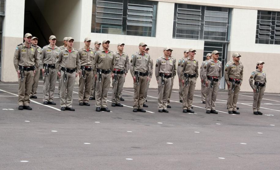 Dia Nacional do Bombeiro é comemorado com homenagens e entrega de medalhas em Curitiba