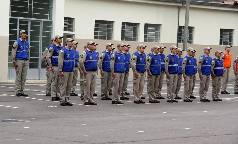 Dia Nacional do Bombeiro é comemorado com homenagens e entrega de medalhas em Curitiba