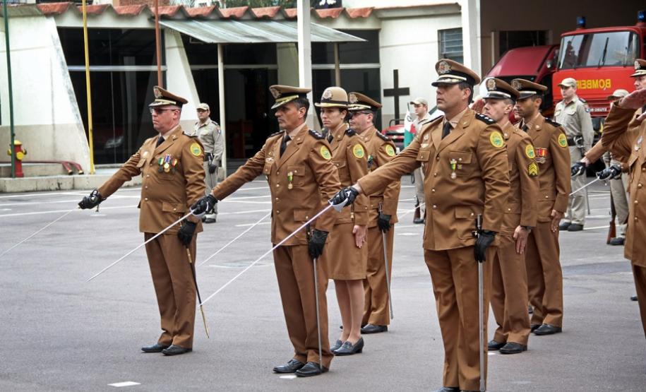 Dia Nacional do Bombeiro é comemorado com homenagens e entrega de medalhas em Curitiba