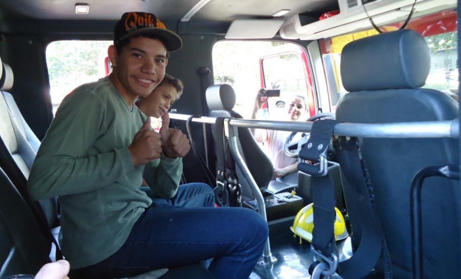 Sexto Subgrupamento de Bombeiros Independente Visita APAE de Umuarama