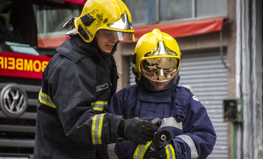 Apresentação do Corpo de Bombeiros na rua XV de Novembro Foto Cabo Daniel Meneghetti
