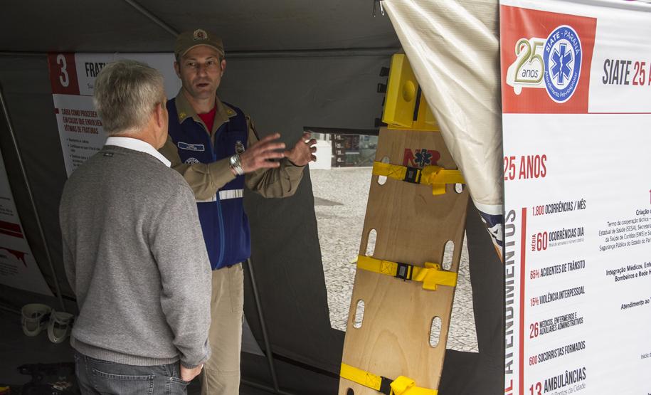 Apresentação do Corpo de Bombeiros na rua XV de Novembro Foto Cabo Daniel Meneghetti