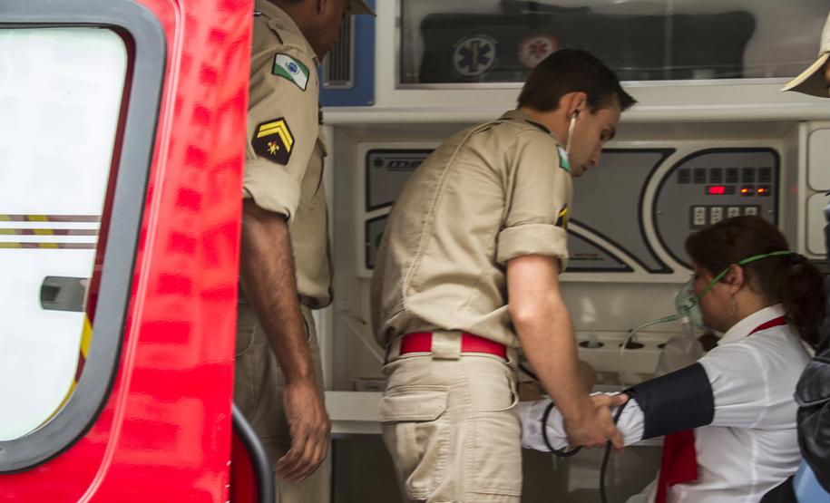 Apresentação do Corpo de Bombeiros na rua XV de Novembro Foto Cabo Daniel Meneghetti