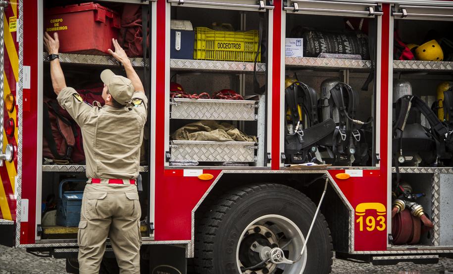 Apresentação do Corpo de Bombeiros na rua XV de Novembro Foto Cabo Daniel Meneghetti