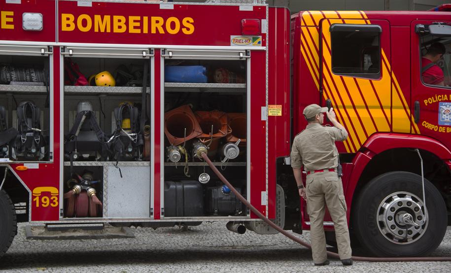 Apresentação do Corpo de Bombeiros na rua XV de Novembro Foto Cabo Daniel Meneghetti