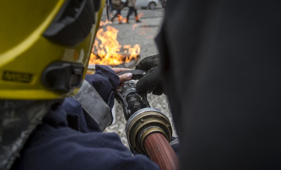 Apresentação do Corpo de Bombeiros na rua XV de Novembro Foto Cabo Daniel Meneghetti