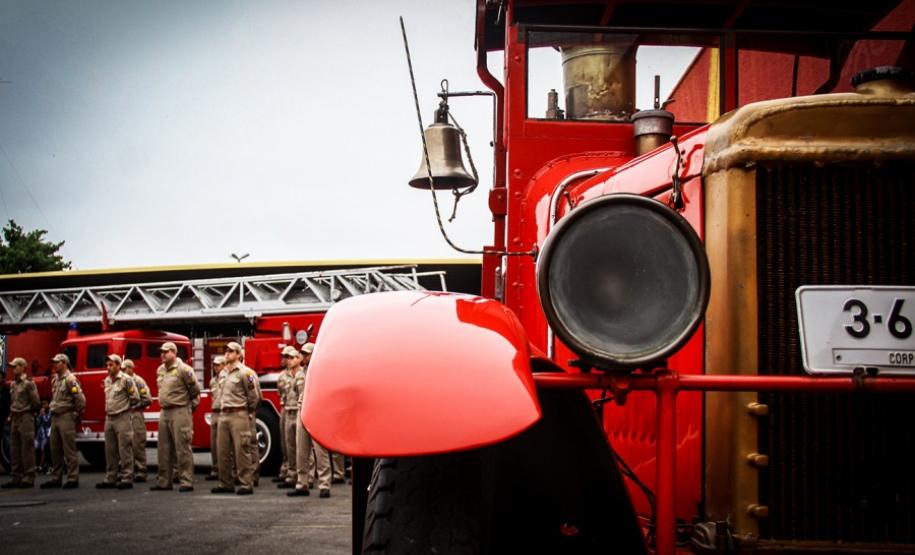 Ex-comandantes de Grupamento da capital do estado recebem moedas comemorativas em alusão ao aniversário de 103 anos do Corpo de Bombeiros