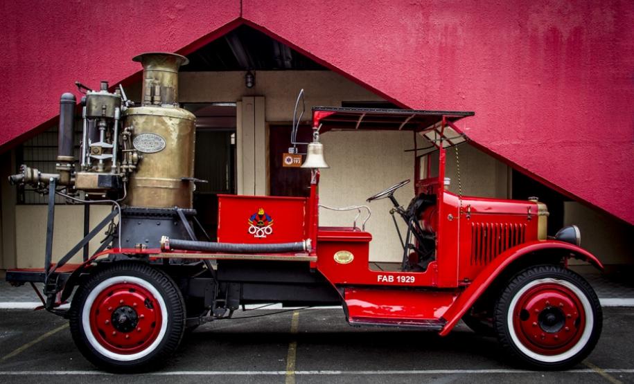 Ex-comandantes de Grupamento da capital do estado recebem moedas comemorativas em alusão ao aniversário de 103 anos do Corpo de Bombeiros