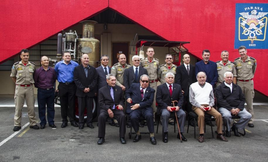 Ex-comandantes de Grupamento da capital do estado recebem moedas comemorativas em alusão ao aniversário de 103 anos do Corpo de Bombeiros