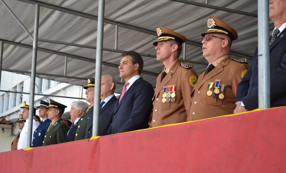 Entrega de medalhas e de equipamentos ao Corpo de Bombeiros marca 103º aniversário em Curitiba
