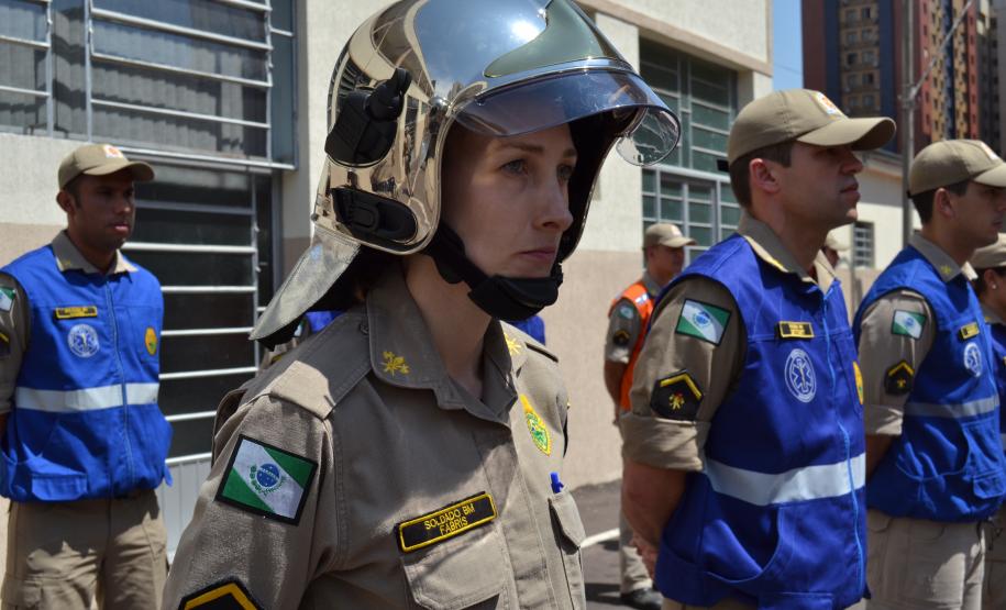 Entrega de medalhas e de equipamentos ao Corpo de Bombeiros marca 103º aniversário em Curitiba