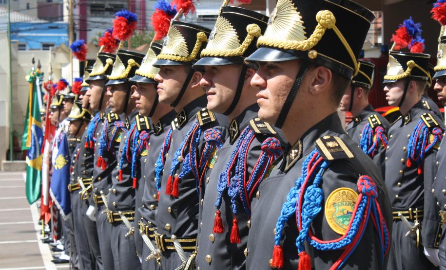 Entrega de medalhas e de equipamentos ao Corpo de Bombeiros marca 103º aniversário em Curitiba