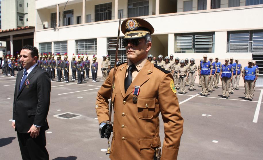 Entrega de medalhas e de equipamentos ao Corpo de Bombeiros marca 103º aniversário em Curitiba