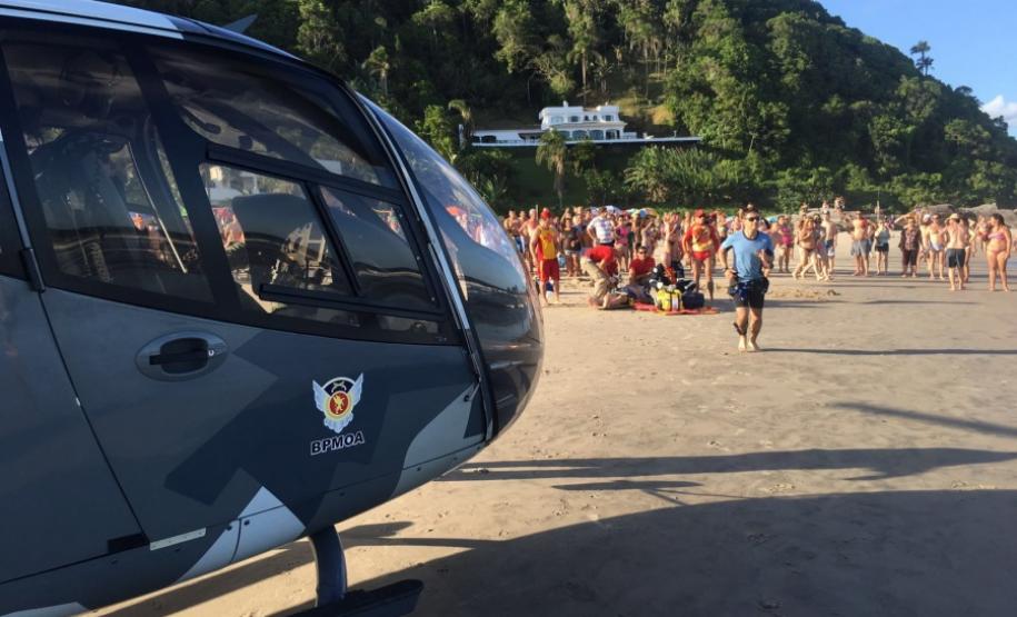 Embarcação vira e Corpo de Bombeiros e BPMOA resgatam vítima em Guaratuba (PR), no Litoral do estado