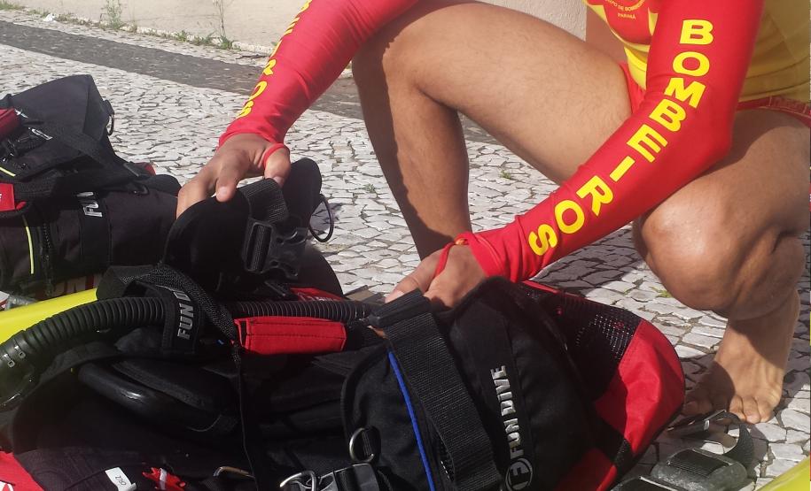 Instrução de mergulho e busca aquática