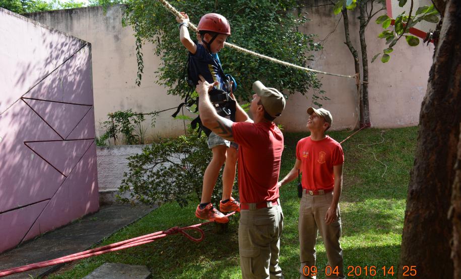 "A PMPR quer o cidadão mais próximo"- 1º GB Realiza tarde de atividade para 85 escoteiros