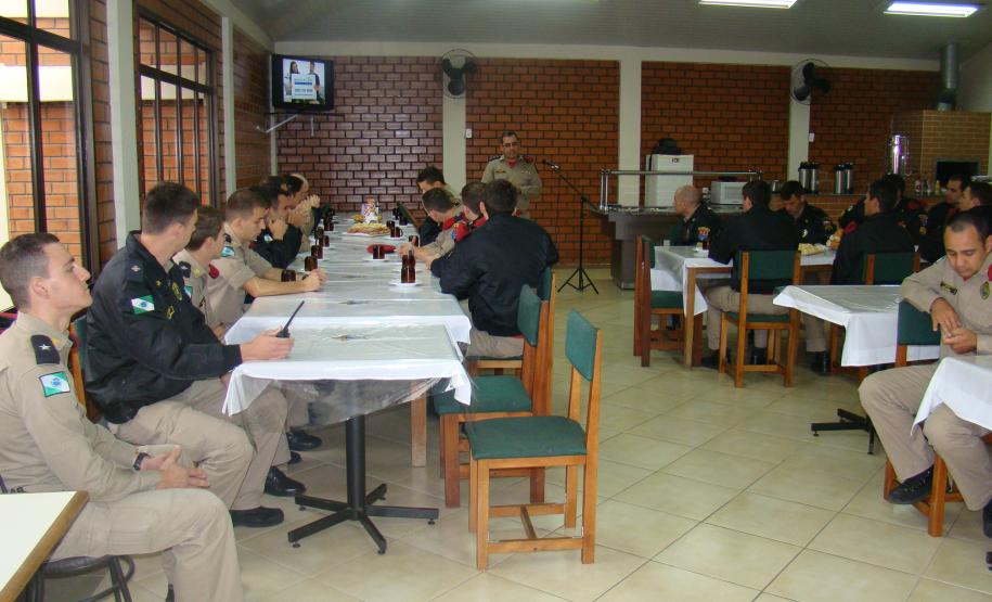 6º GB promove café da manhã em comemoração aos oficiais promovidos