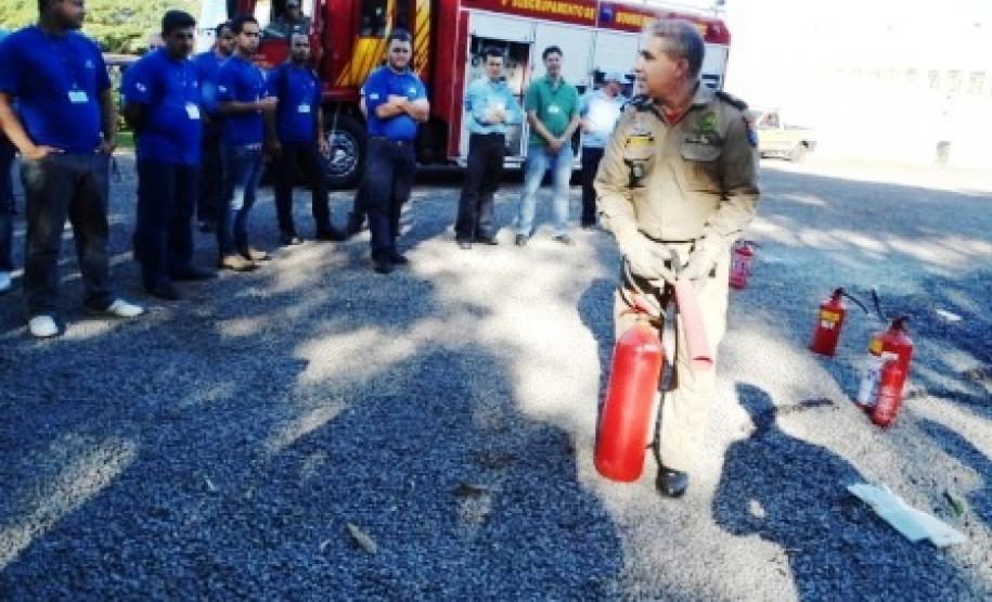 6° SGBI ministra instrução prática de combate a incêndios