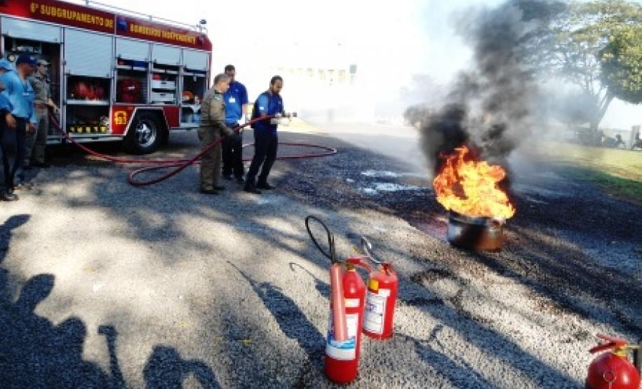 6° SGBI ministra instrução prática de combate a incêndios