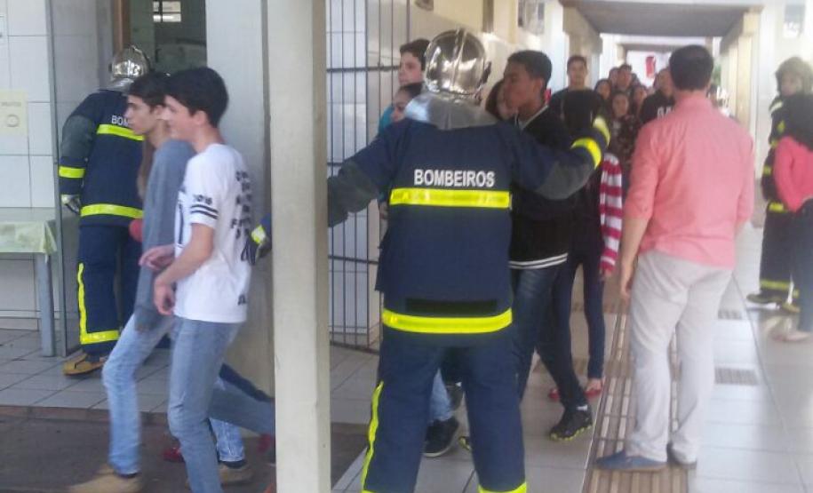 Corpo de Bombeiros de Umuarama Realiza Simulado de Plano de Abandono Escolar