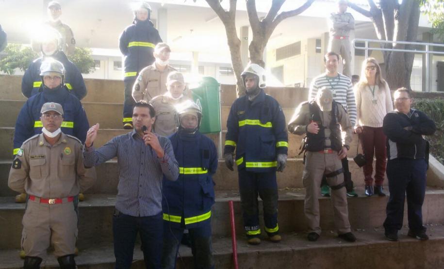 Corpo de Bombeiros de Umuarama Realiza Simulado de Plano de Abandono Escolar