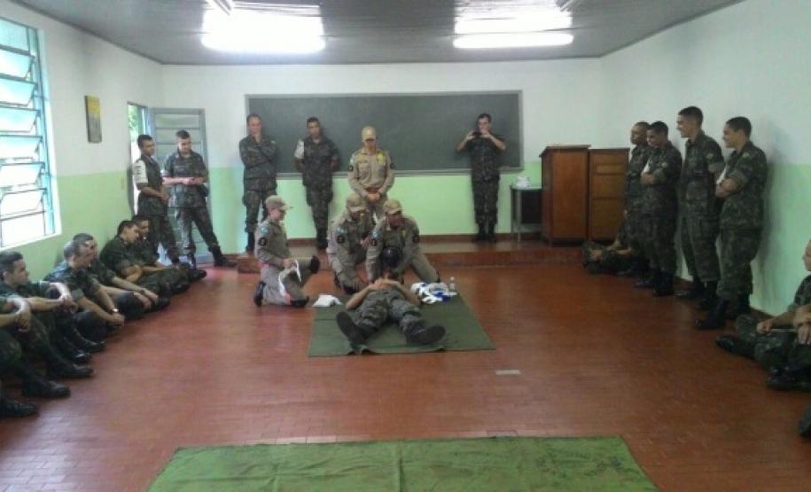 Alunos do CFSD BM 2016 Administram Oficina de APH para Atiradores do Tiro de Guerra