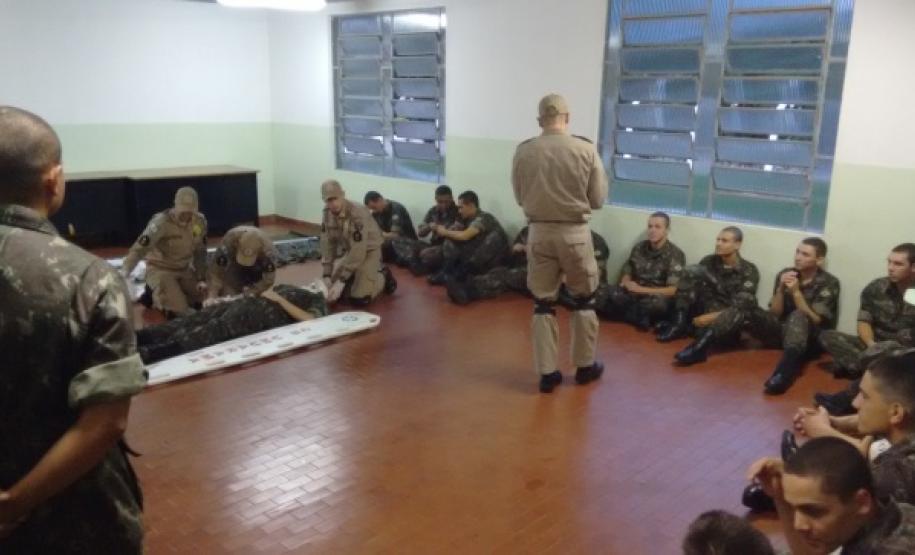 Alunos do CFSD BM 2016 Administram Oficina de APH para Atiradores do Tiro de Guerra