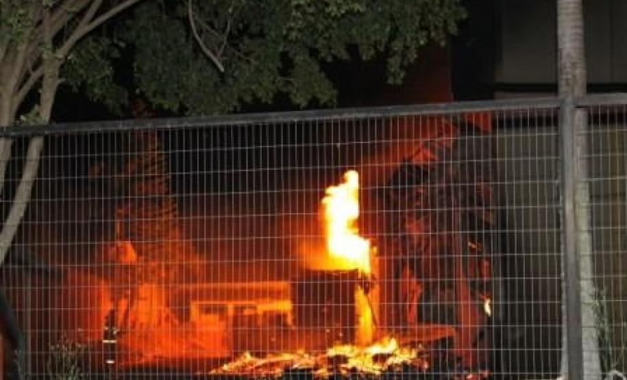 Momento do incêndio na fábrica de estofados