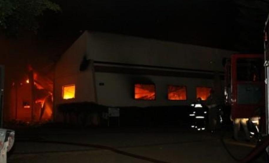 Momento do incêndio na fábrica de estofados