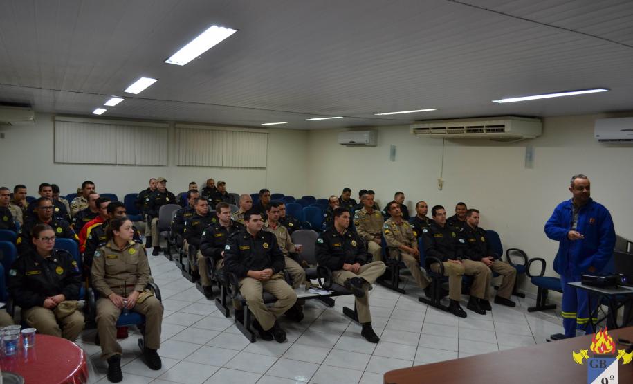 Bombeiros Recebem Instrução Sobre Ocorrências Envolvendo Energia Elétrica