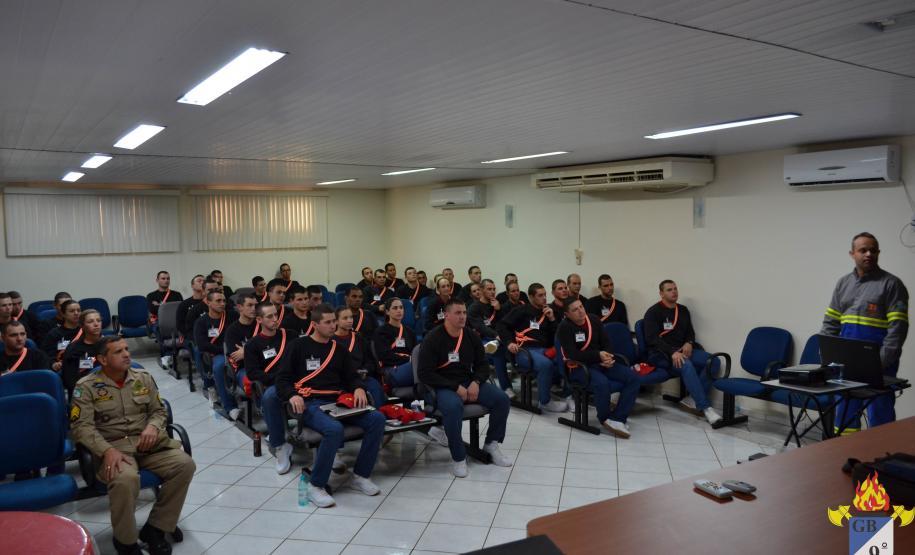 Bombeiros Recebem Instrução Sobre Ocorrências Envolvendo Energia Elétrica