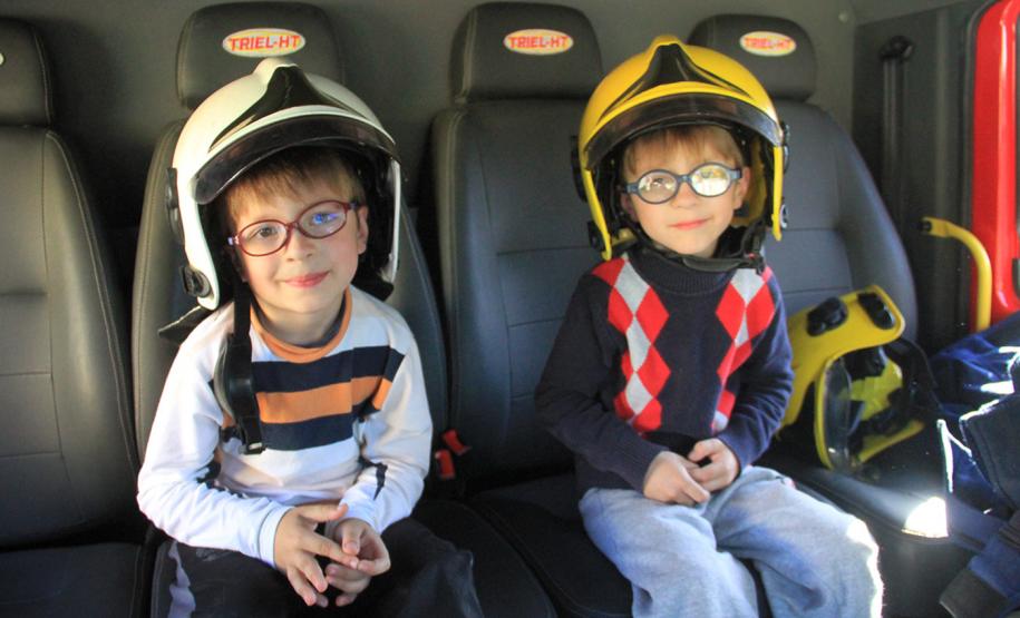 Polícia no CMEI (Centro Municipal de Educação Infantil) Xapinhal, em Curitiba.