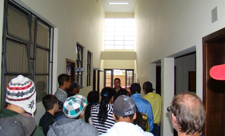 Adolescentes durante a visita