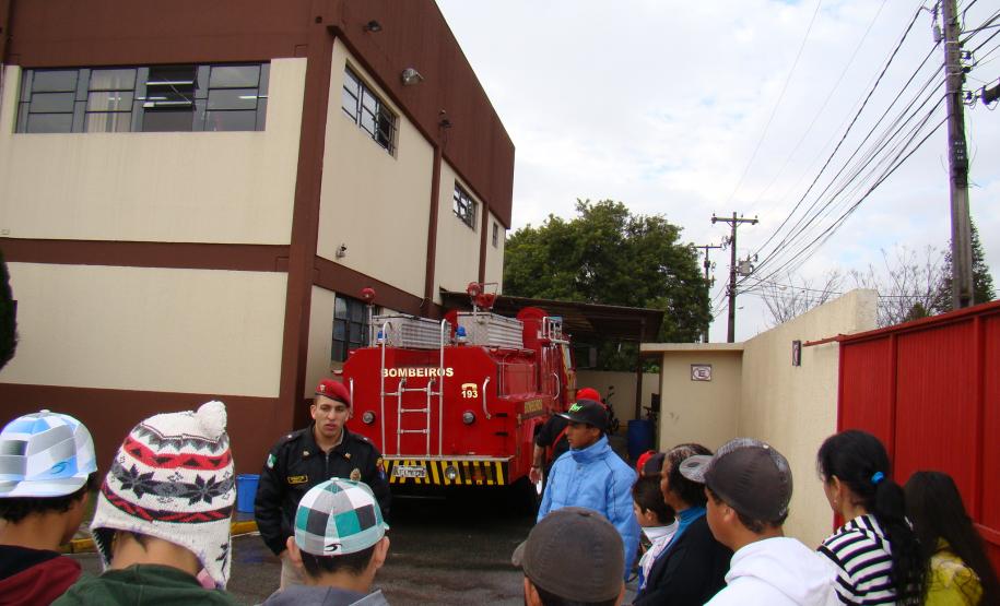 Adolescentes durante a visita