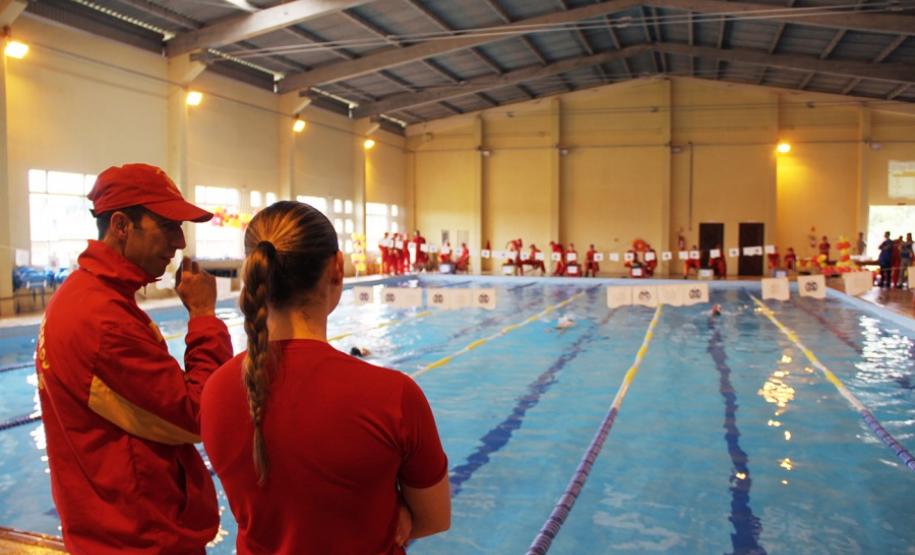 Corpo de Bombeiros promove a 1ª Maratona Aquática em comemoração aos seus 104 anos de existência e arrecada 796 quilos de alimentos