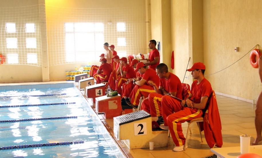Corpo de Bombeiros promove a 1ª Maratona Aquática em comemoração aos seus 104 anos de existência e arrecada 796 quilos de alimentos