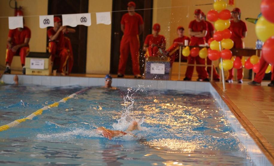 Corpo de Bombeiros promove a 1ª Maratona Aquática em comemoração aos seus 104 anos de existência e arrecada 796 quilos de alimentos