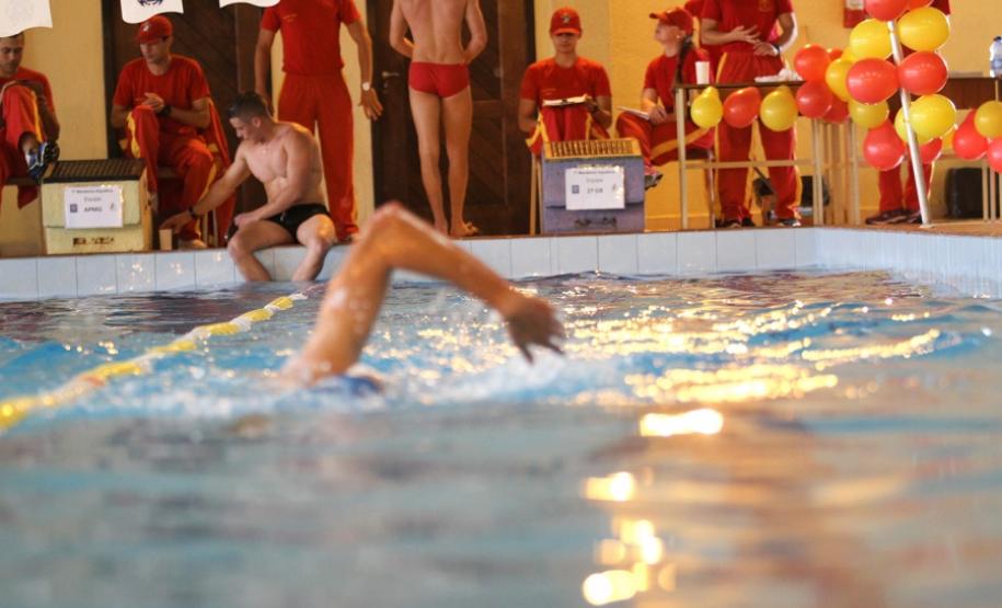 Corpo de Bombeiros promove a 1ª Maratona Aquática em comemoração aos seus 104 anos de existência e arrecada 796 quilos de alimentos