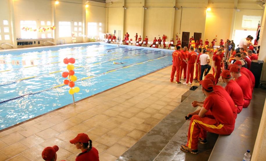 Corpo de Bombeiros promove a 1ª Maratona Aquática em comemoração aos seus 104 anos de existência e arrecada 796 quilos de alimentos