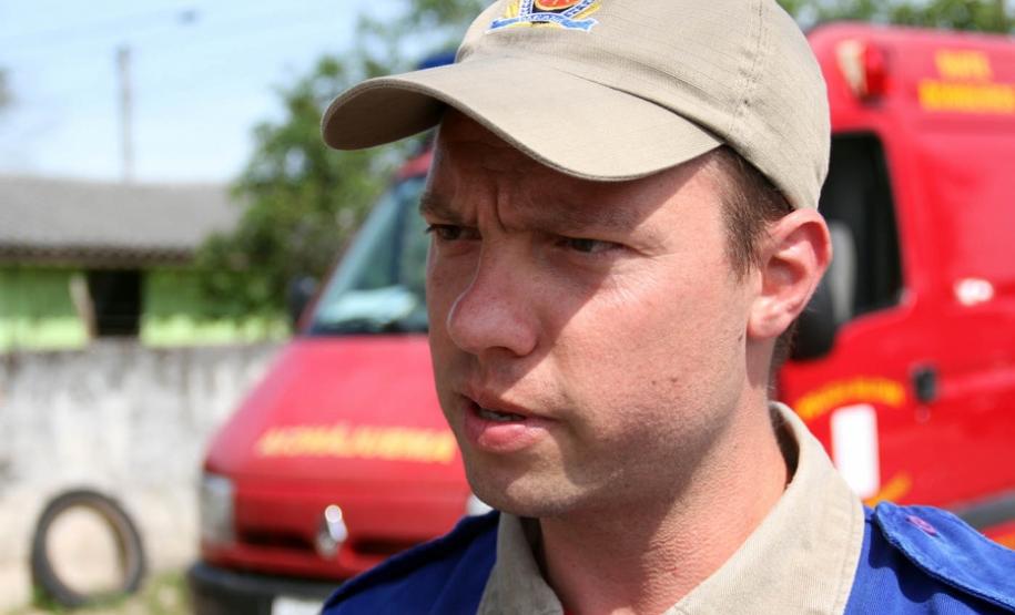 Bombeiros agem rapidamente para salvar recém-nascida abandonada em lixeira no município de Pinhais (PR)